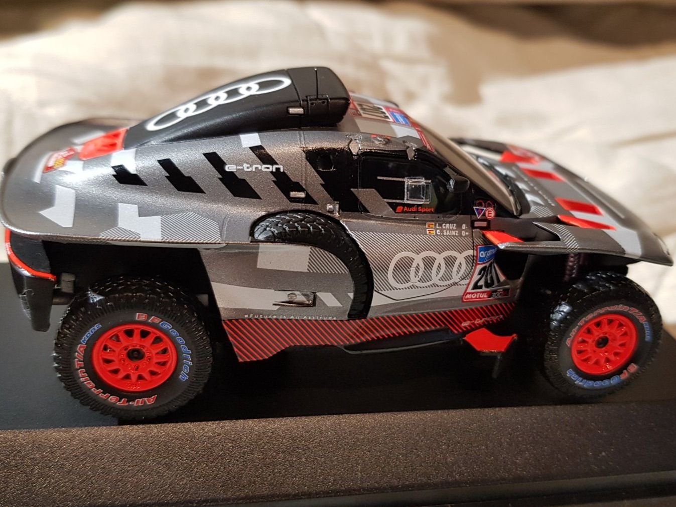 Modellini d'auto: Audi Rs Qe-tron E2 C.Sainz Rally Dakar 2023 – Nuovo e nell'imballaggio originale da Fribourg venduto da 911cc 2
