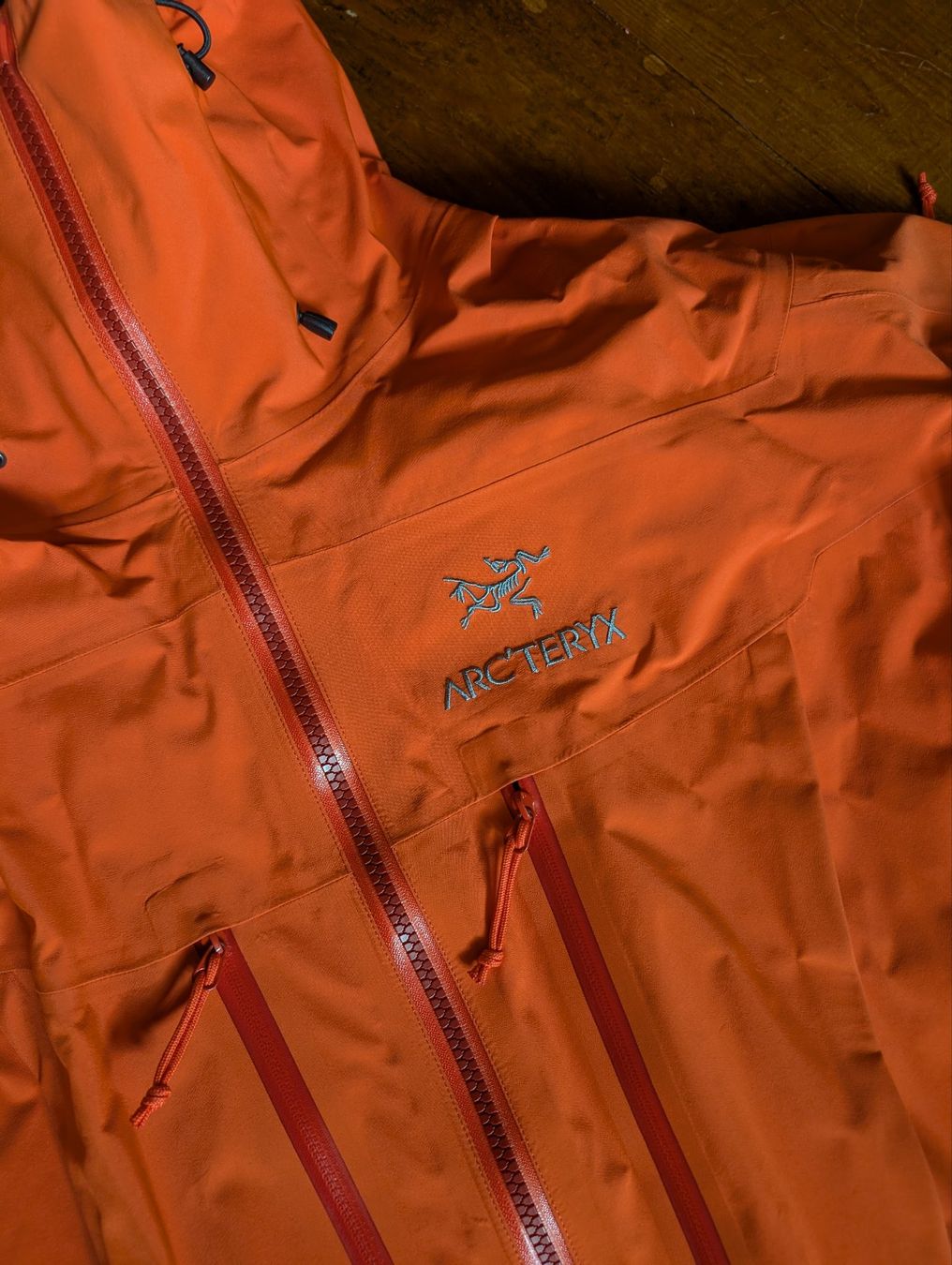 Arcteryx Giacche: Arc'teryx Alpha SV Jacket, Safety Orange – Usato da Zwischenflüh venduto da be6543