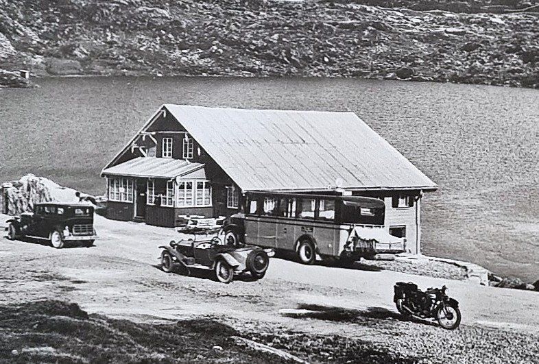 Cartoline postali: Grimsel - Hotel Passhöhe - Postauto - Oldtimer - Motorrad – Usato da Rothrist venduto da RROENK 1