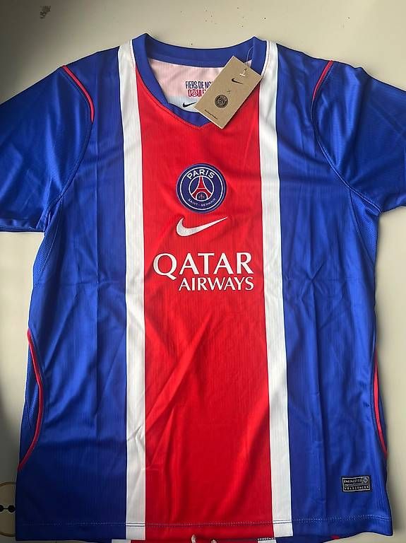 Leibchen & Hosen: PSG Trikot – Gebraucht aus Ittigen von tij_dvs7