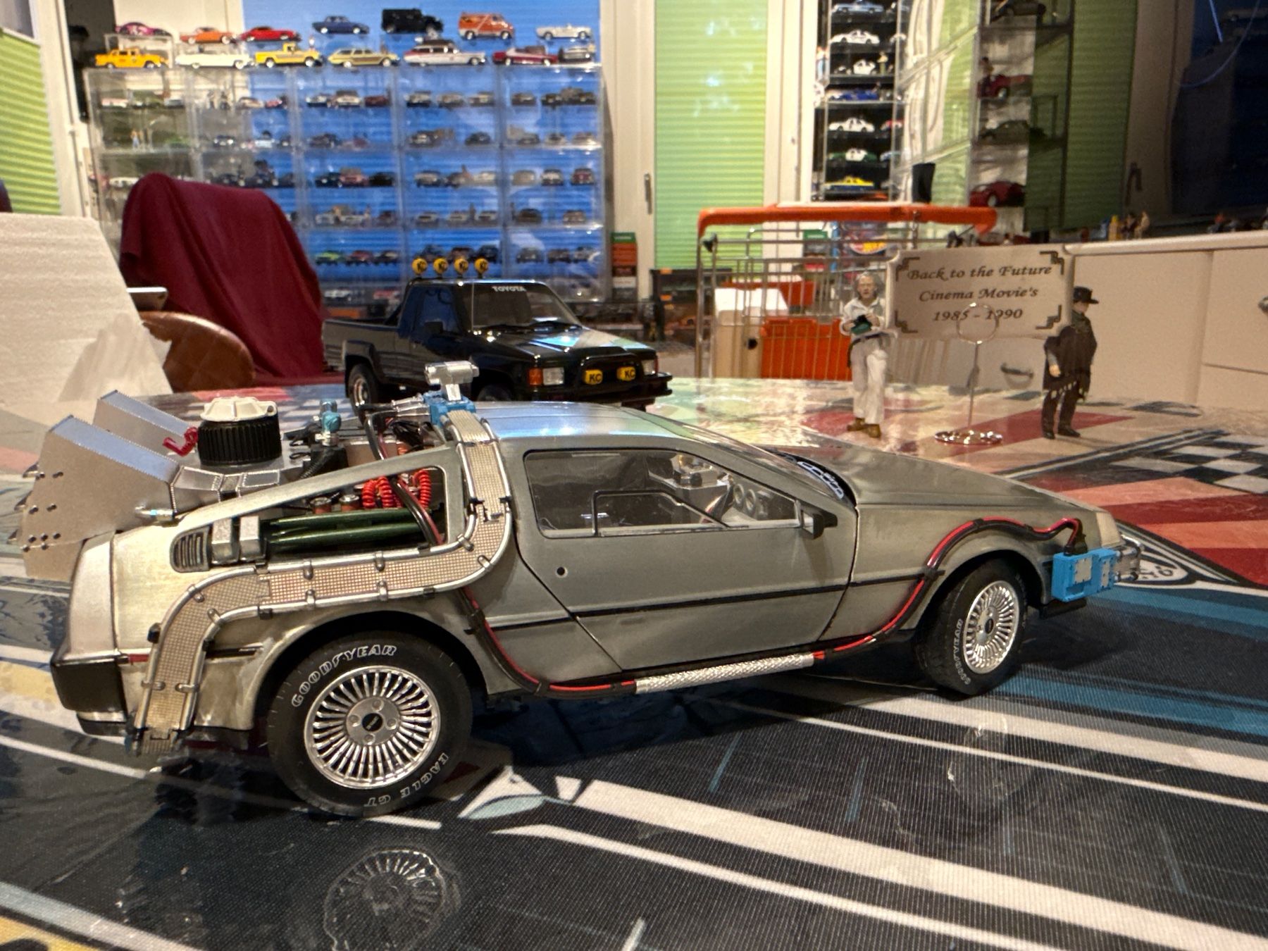 Hot Wheels Modellini d'auto: Hot Wheels Elite Delorean – Usato da Basel venduto da Zomeg 8