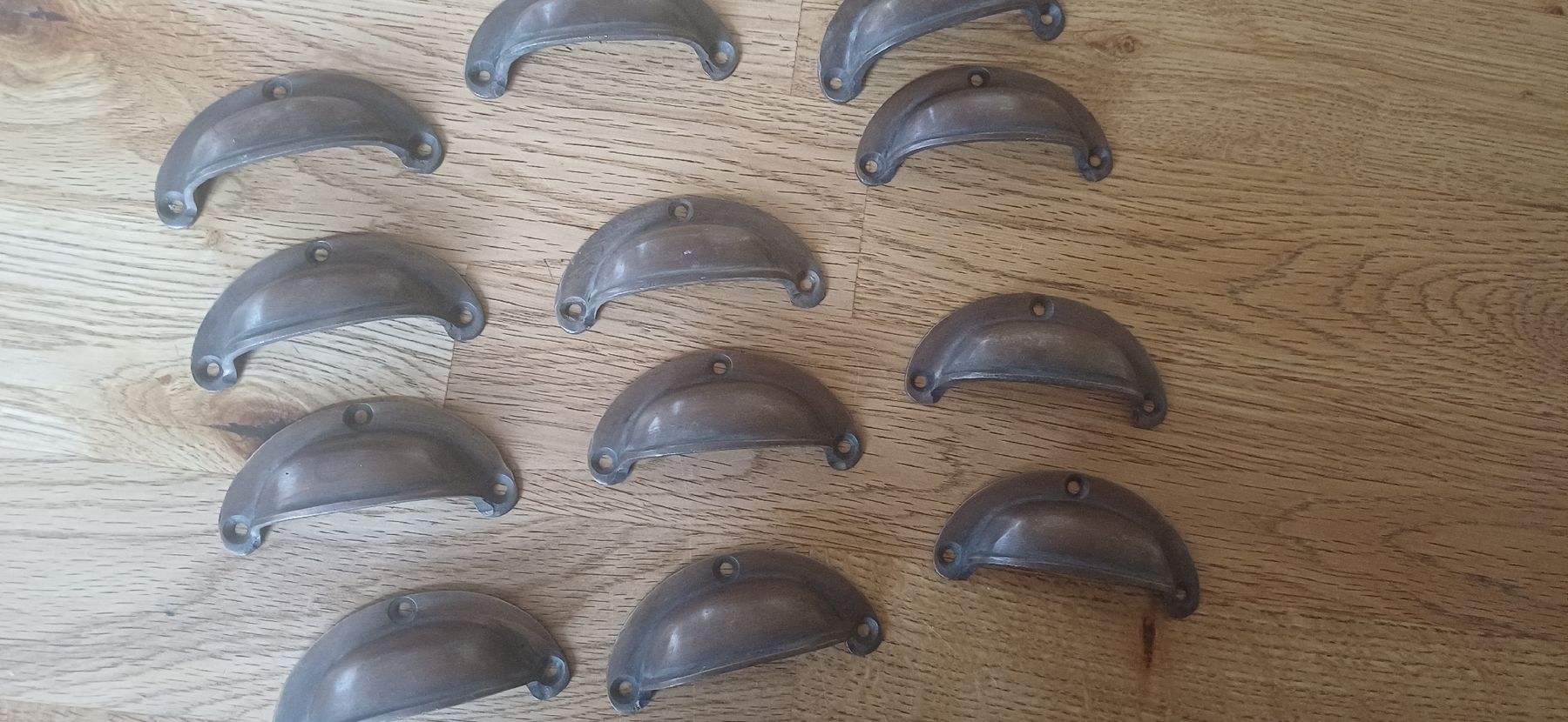 Eisenwaren: 12 Muschelgriffe Messing Gegossen – Gebraucht aus Flawil von Pinkmalibu