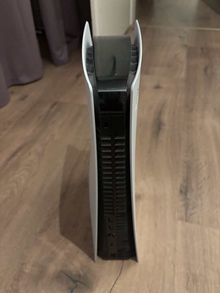 Sony Console: Playstation 5 disc version + controller – Usato da Münchringen venduto da ced_x2dn 1