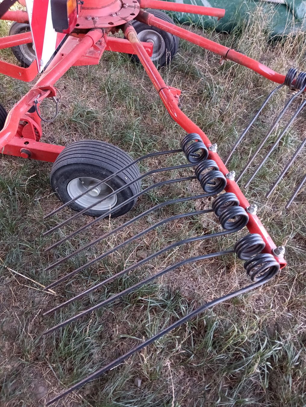 Kuhn Raccolta foraggio grezzo: Kuhn Kreiselschwader – Difettoso da Kloten venduto da Befe12 2