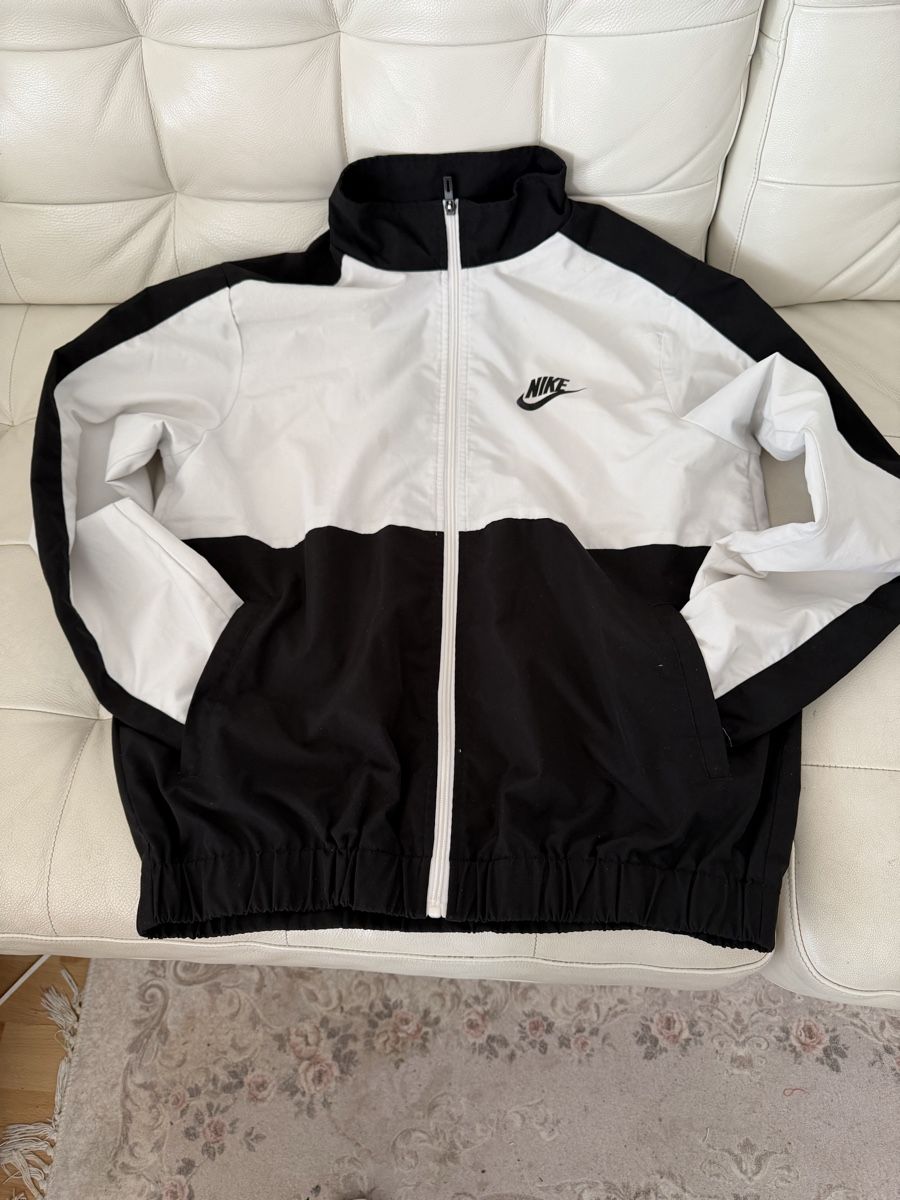 Nike Giacche: Nike- Sport / Training Jacke – Usato da Dietlikon venduto da Locinda 1