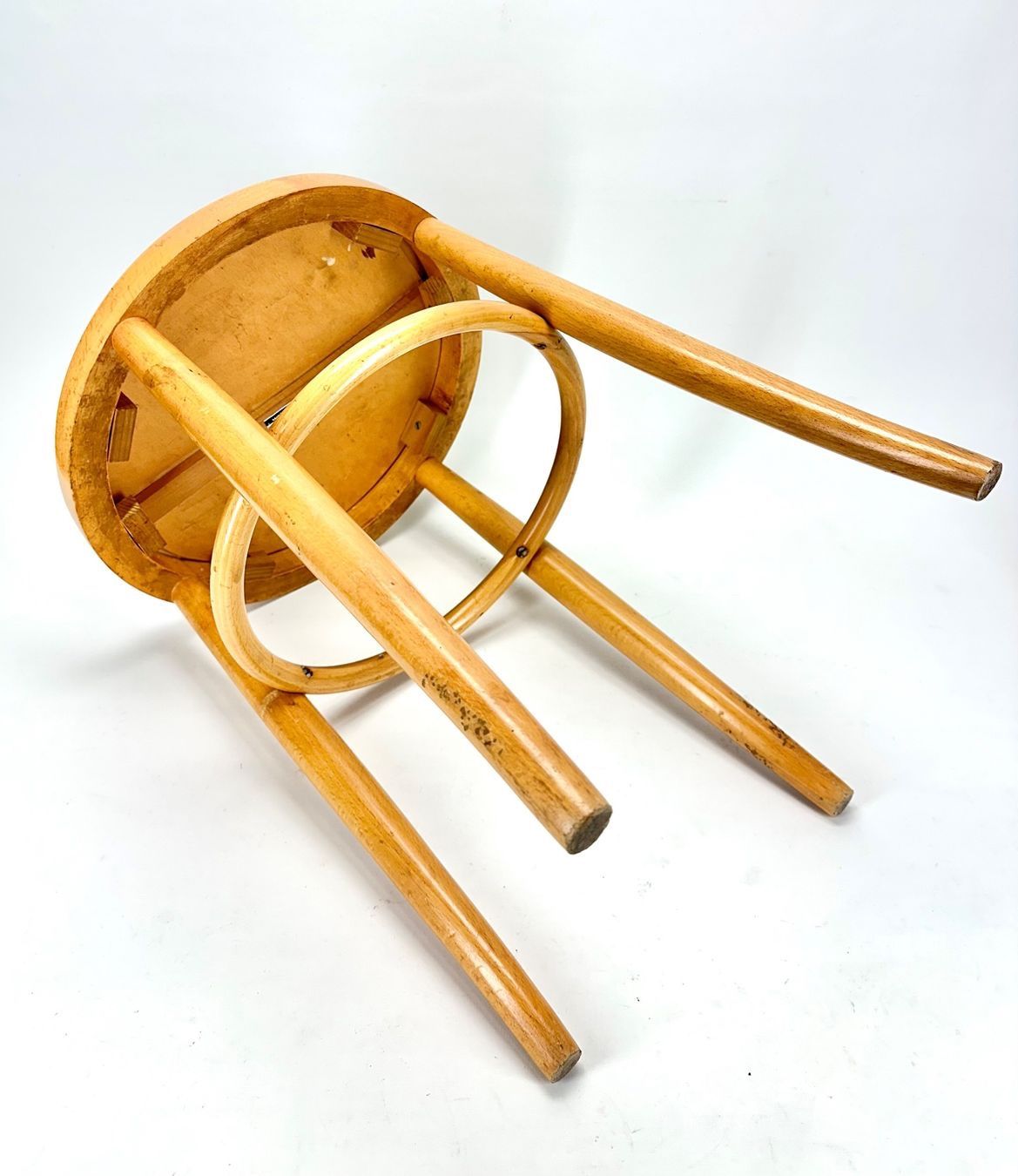 Sgabelli: Vintage Thonet Bugholz Bistrot Hocker – Usato da Basel venduto da D.plus 4