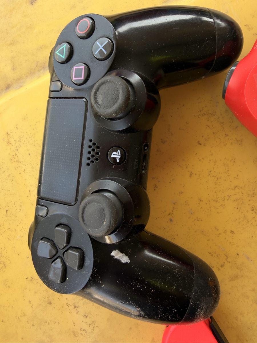 Sony Konsolen: Manettes PS4 et Joy-Cons Nintendo Switch occasion – Defekt aus Onex von mou_x2gr 1