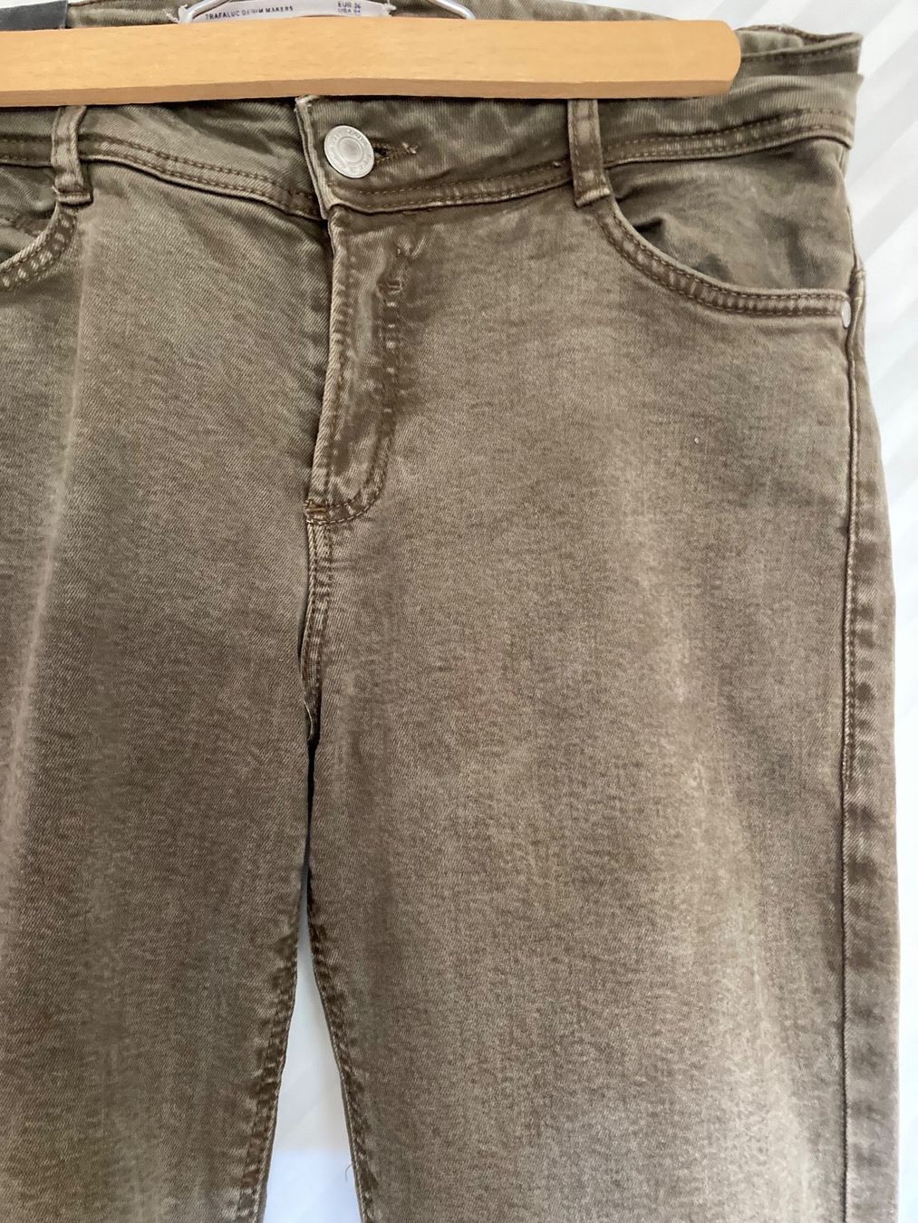 Zara Jeans: Eng anliegende Jeans 36 khaki – Gebraucht aus Kestenholz von zweite_chance 2