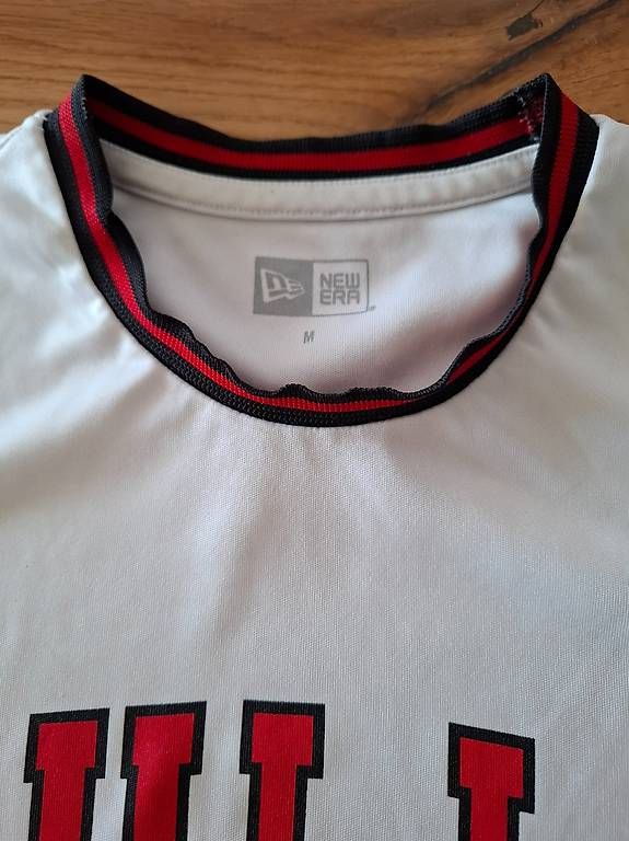T-shirt: Chicago Bulls New Era T-Shirt – Usato da Niederuzwil venduto da Liberatopixel 1