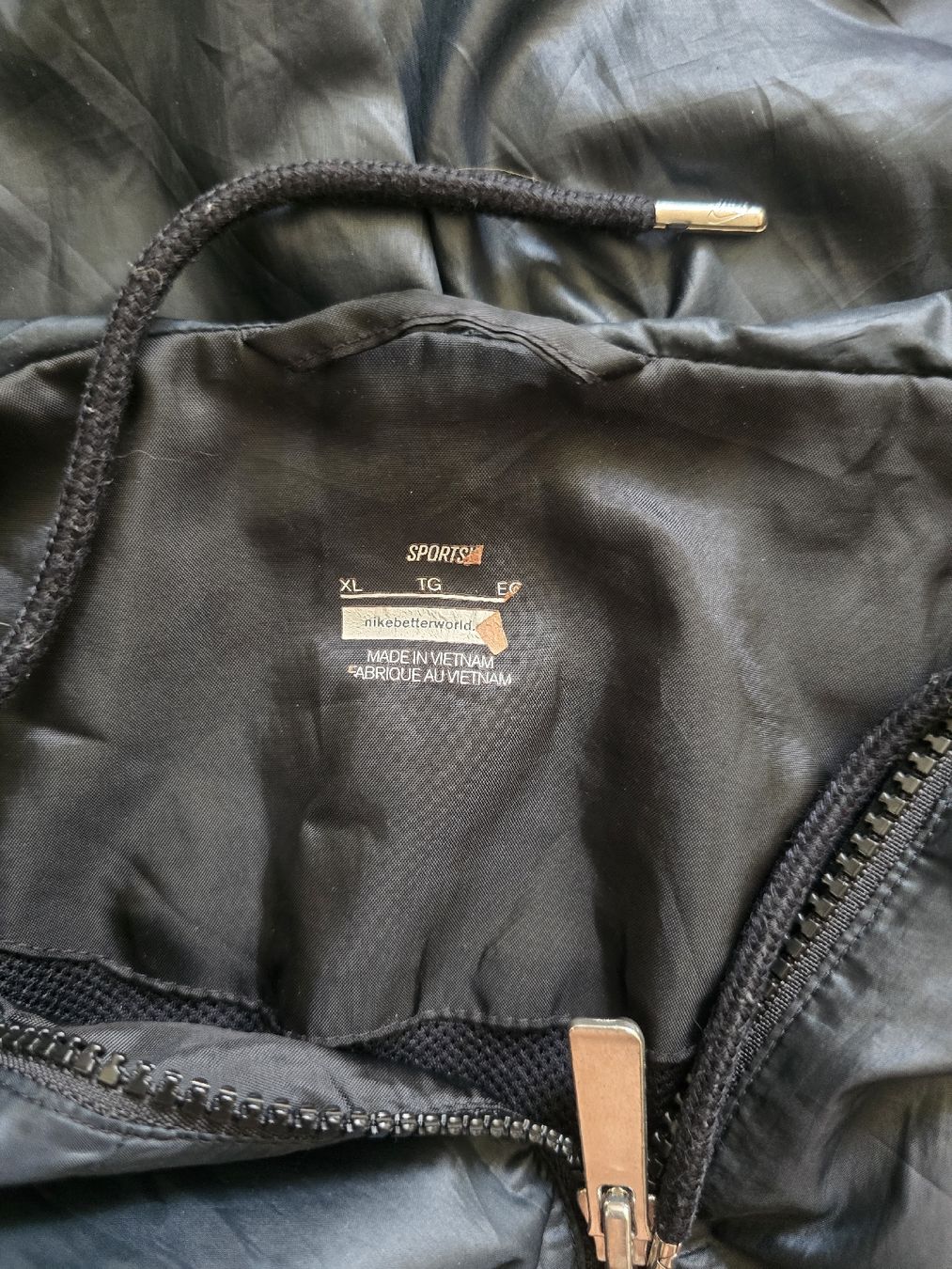 Nike Giacche: Veste Nike Windrunner noir, taille XL, comme neuve! – Usato da Mont-sur-Lausanne venduto da Didinho 2