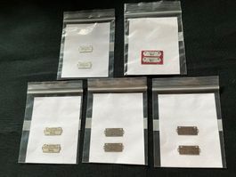 Spur 0, Zuglaufschilder. 8 Stück sind aus Metall.