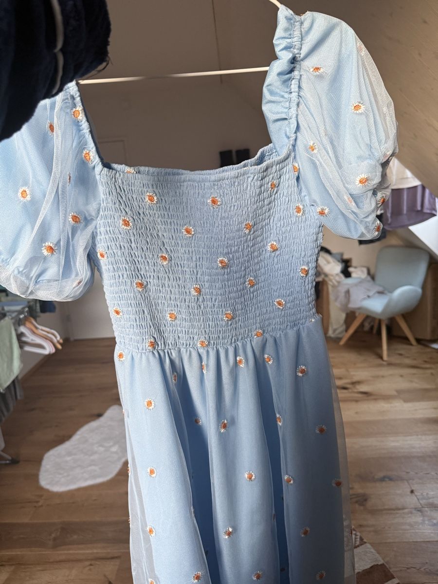 Vestiti: Aveloria Kleid hellblau mit Blumenmuster Grösse M  – Usato da Hüttwilen venduto da sar_8gj7 1