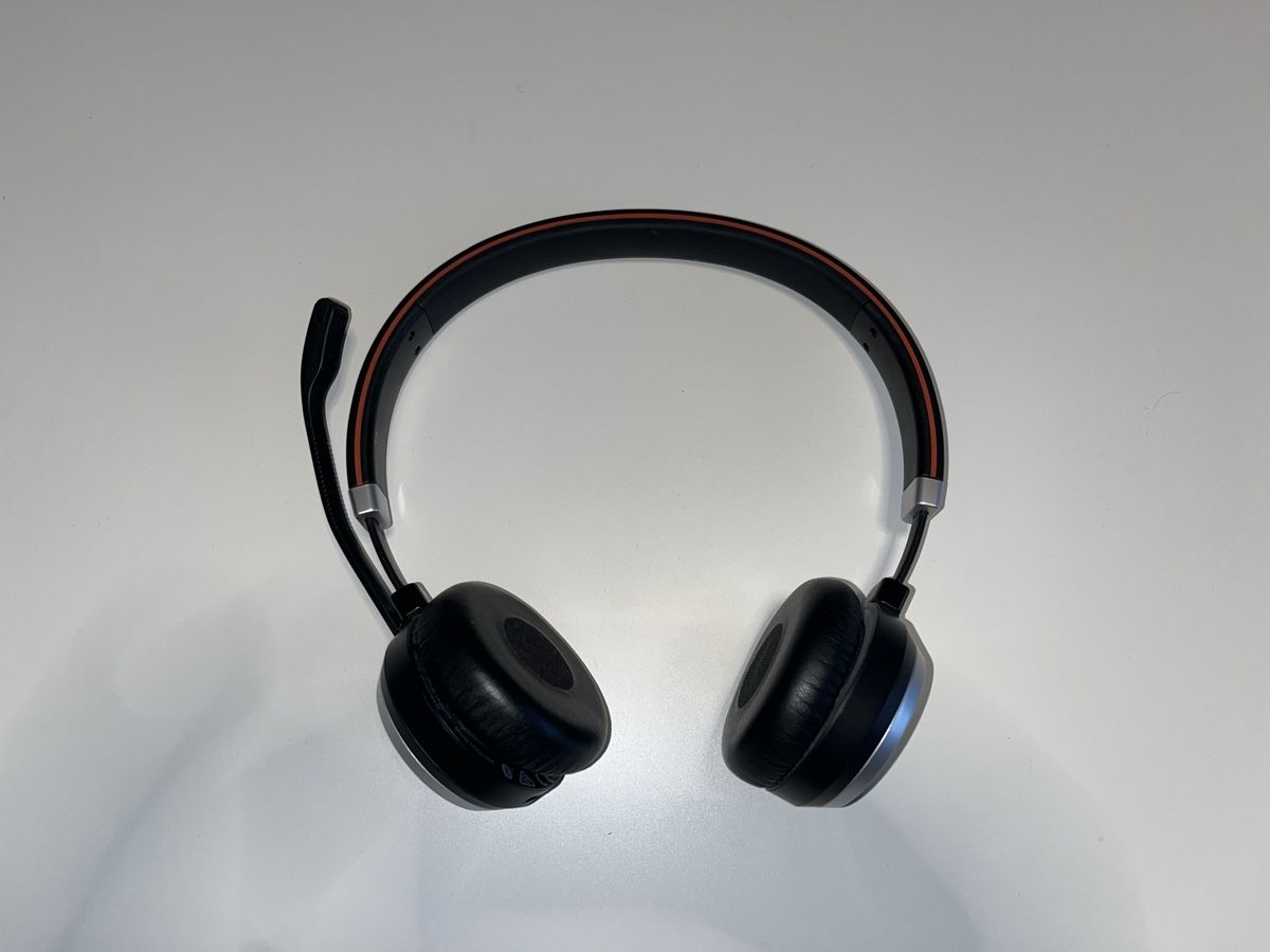 Jabra Cuffie: Jabra Evolve 65 Stereo Bluetooth Headset mit Ladestation – Usato da Tübach venduto da Stibe84 1