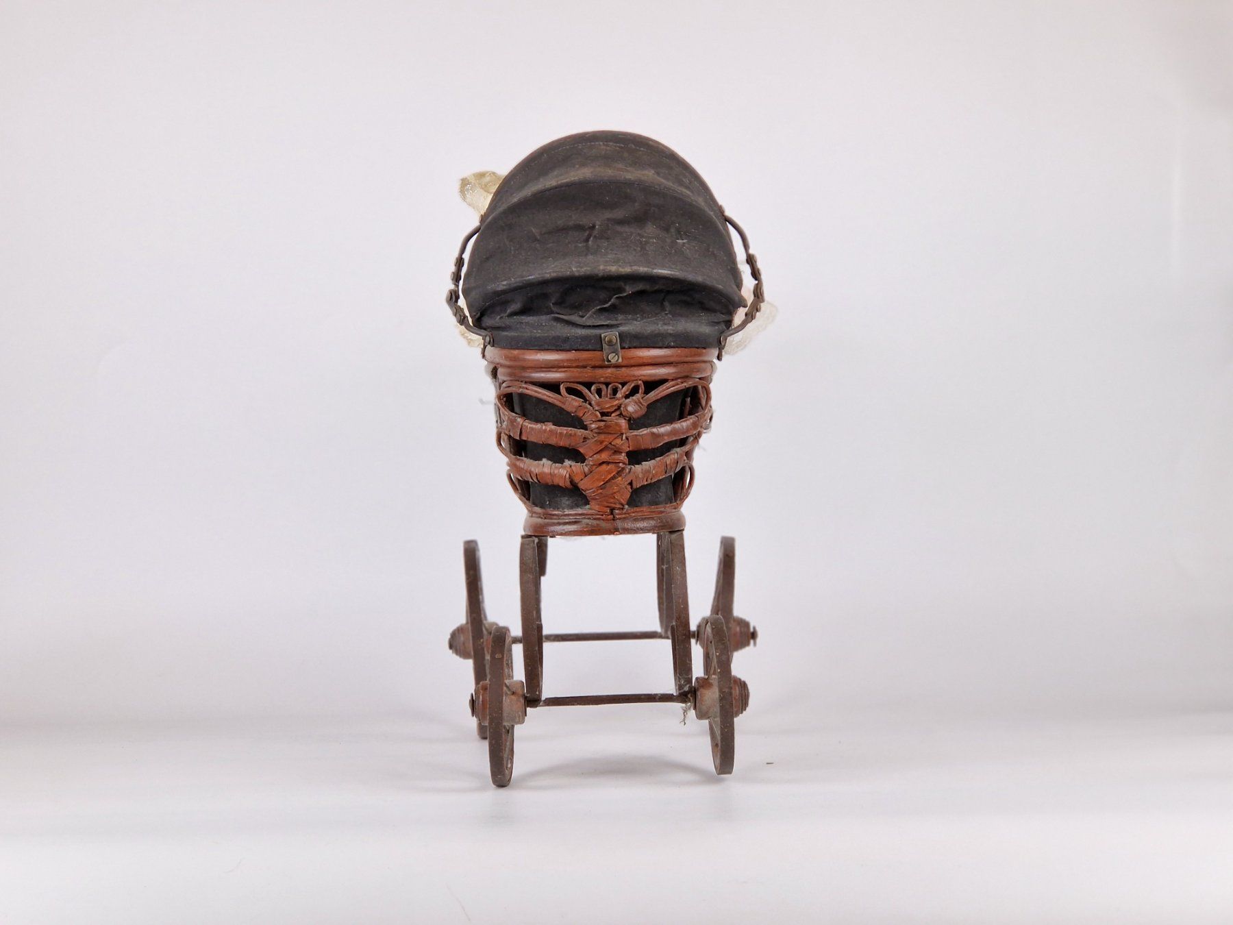 Puppenwagen: Puppenwagen mit Puppe – Gebraucht aus Muhen von Restwert_Muhen 5