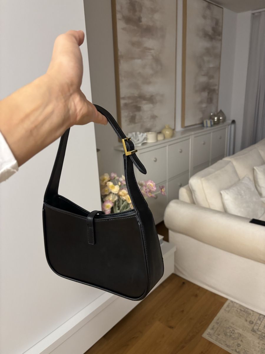 Taschen für Damen: Shoulder Bag in Black – Gebraucht aus Horgen von len_qjz9 1