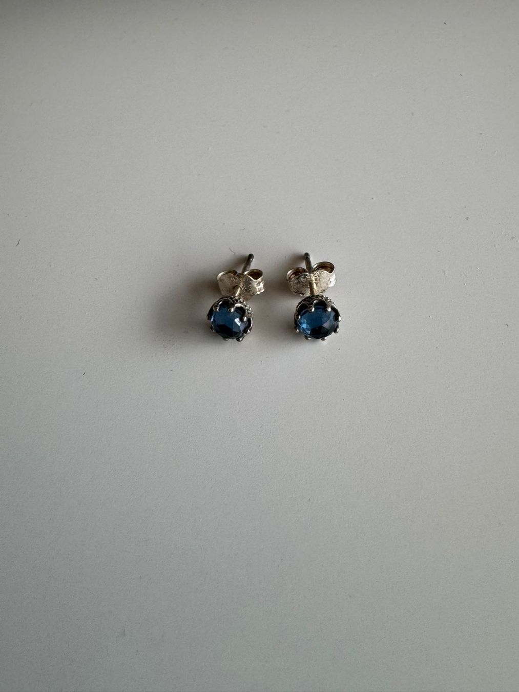 Ohrringe & -stecker: Pandora Ohrstecker silber/blau/grau – Gebraucht aus Zürich von sel_w5sd 1