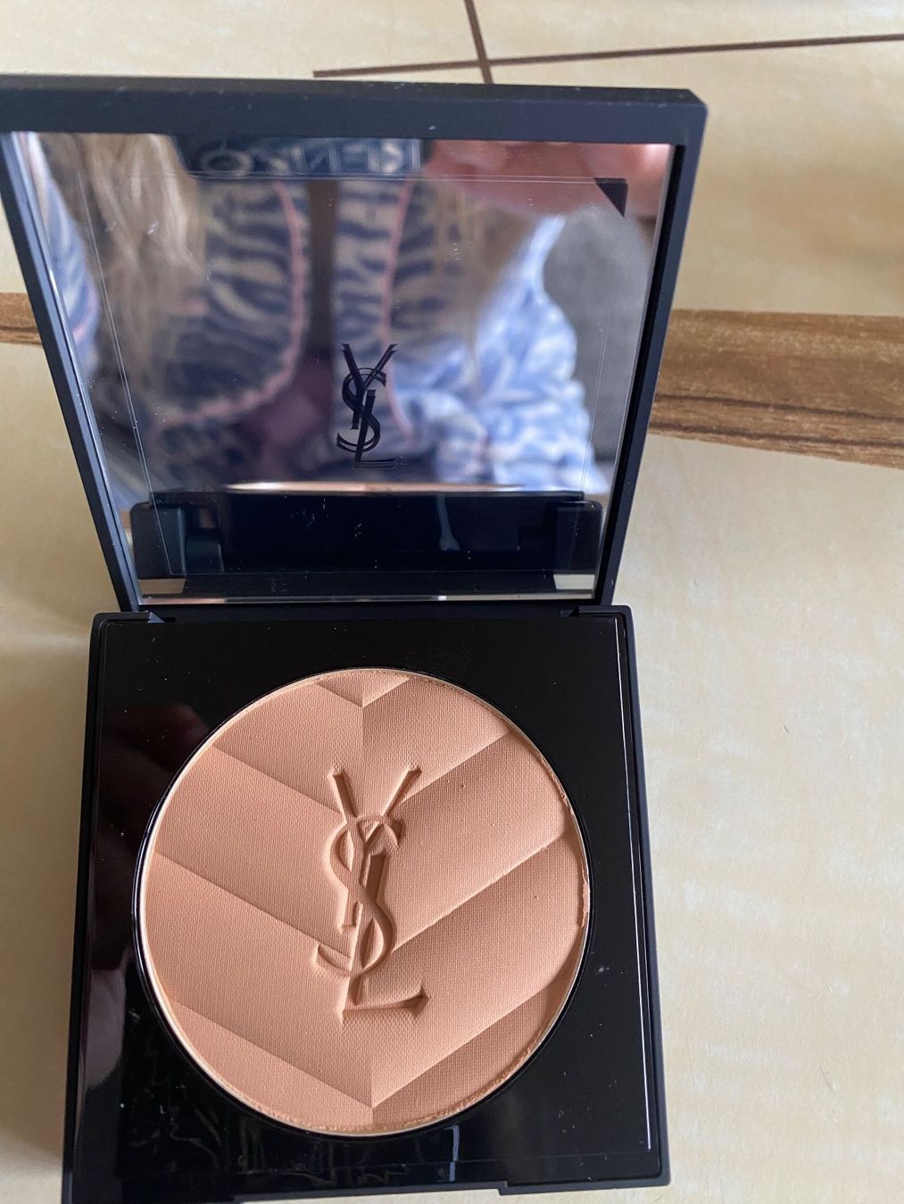 Make-up: Yves Saint Laurent poudre compacte 03 All hours hyper finish – Nuovo (secondo la descrizione) da Gümligen venduto da Xochitl 1