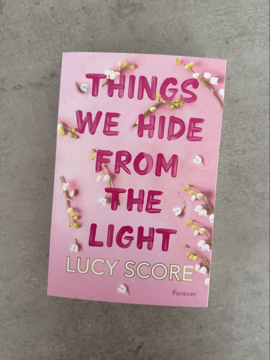 Libri: "Things We Hide From The Light" von Lucy Score – Nuovo (secondo la descrizione) da Untersiggenthal venduto da celinexfe