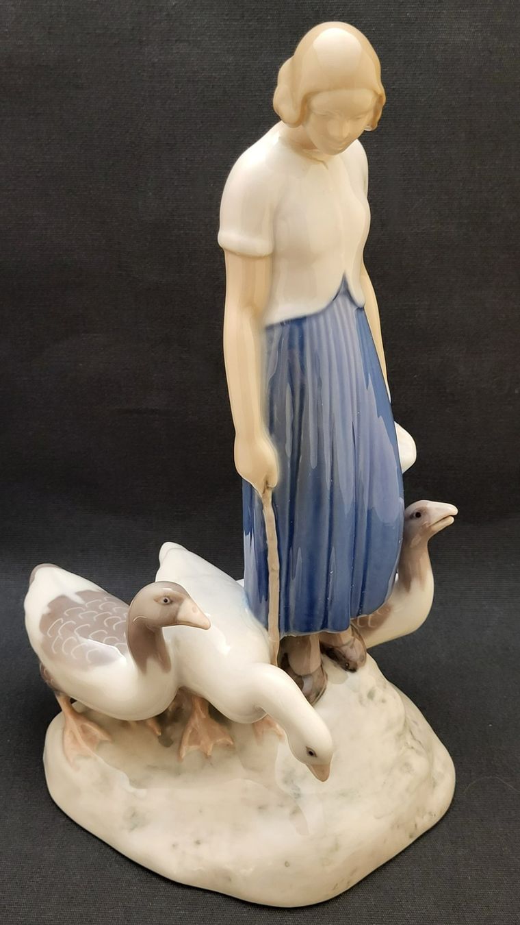 Royal Copenhagen Statuette: Figur COPENHAGEN geleimt – Difettoso da Basel venduto da spinne02 3