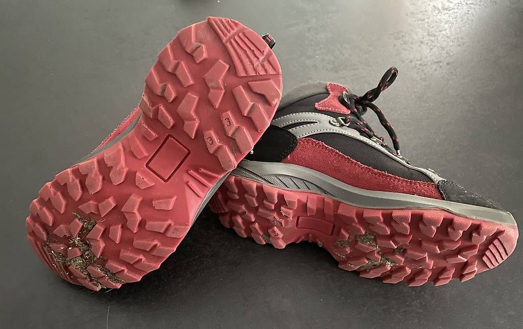 Scarpe da uomo: Scarponi / wanderschuhe 33 – Usato da Biasca venduto da P_86 1