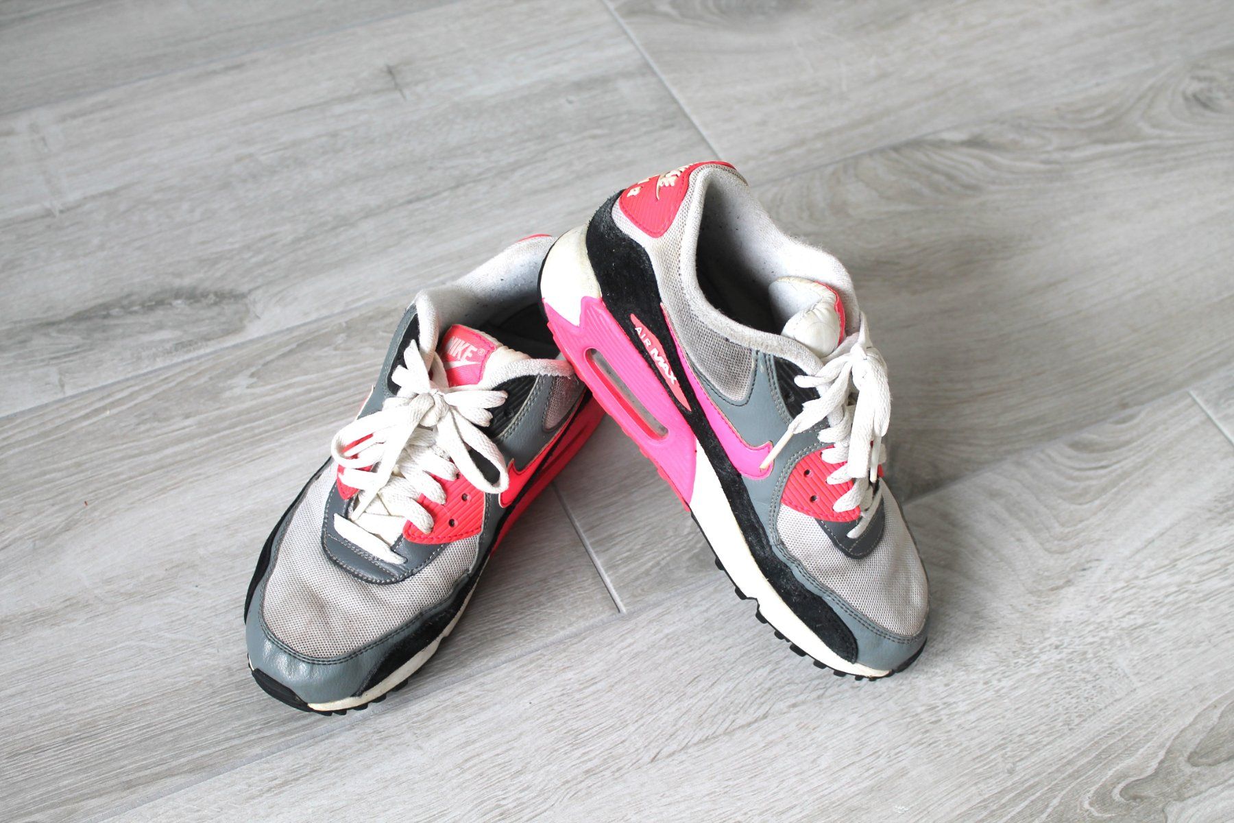 Nike Scarpe da donna: NIKE Air taille 38.5 – Usato da Chez-le-Bart venduto da jasse