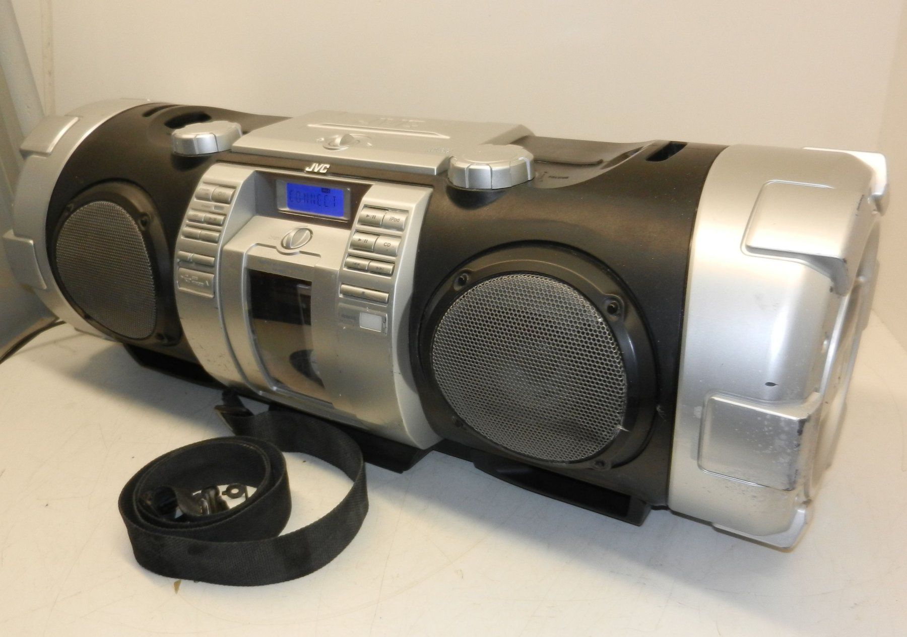 JVC Tragbarer Mediaplayer: JVC BoomBlaster RV-NB50 mit IPod – Gebraucht aus Männedorf von livesteam 8