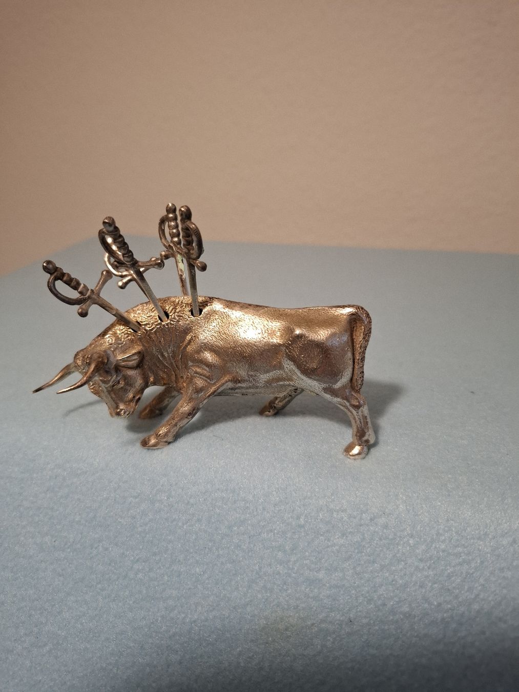 Statuette: Stier Metall versilbert – Usato da Zürich venduto da arm_9ffr