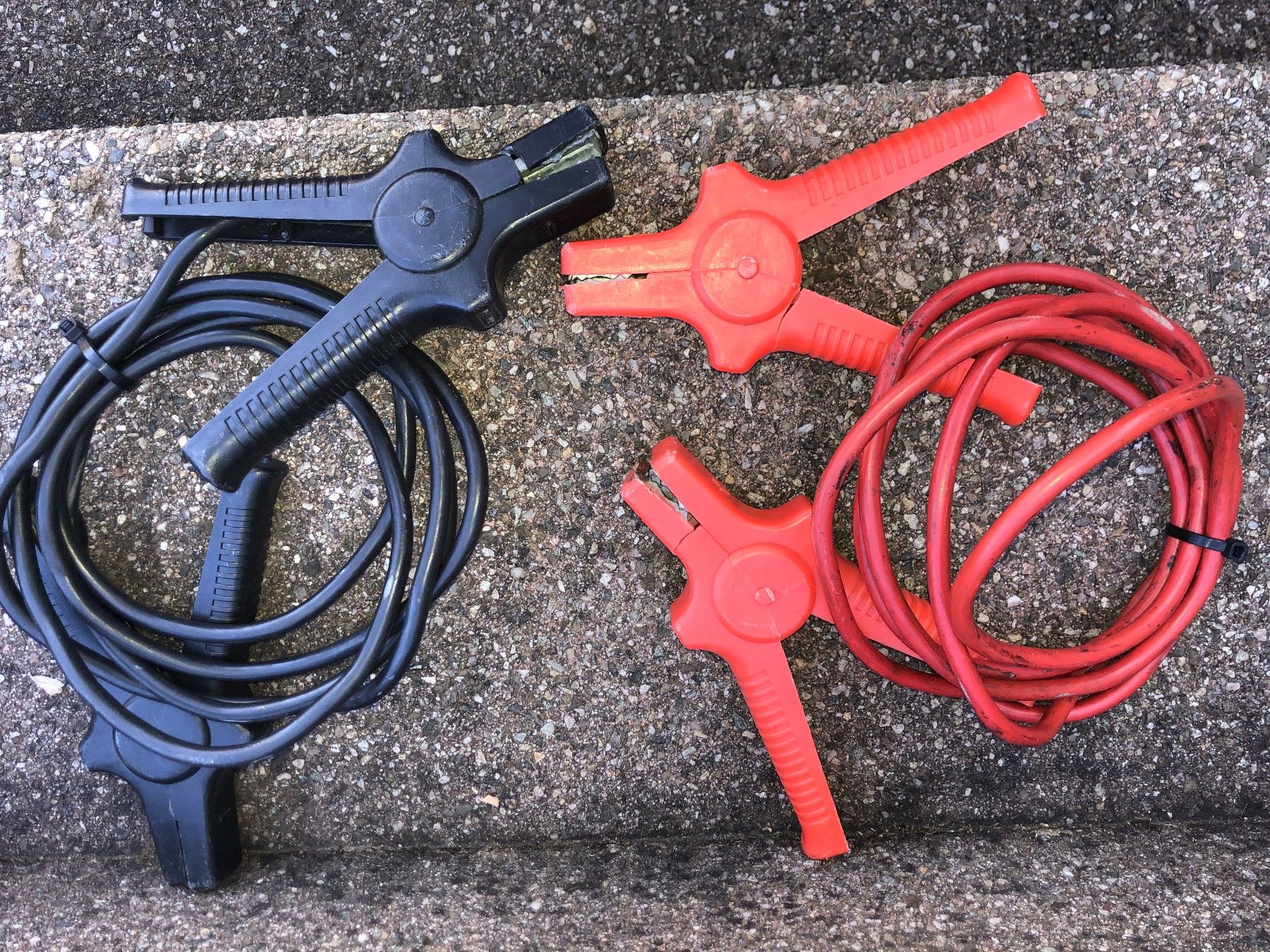 Cavi: Auto Starter- Überbrückungs- Kabel – Usato da Magden venduto da Hornet2 1