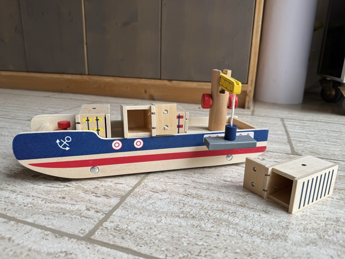 Giocattoli: Containerschiff aus Holz – Usato da Wohlenschwil venduto da susburg 3