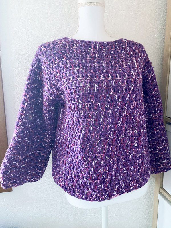 Pulls & Sweat-shirts: Gehäkelte oversize Pullover Pulli violett lila – Neuf (Voir description) à Carabbia par katiamandelli