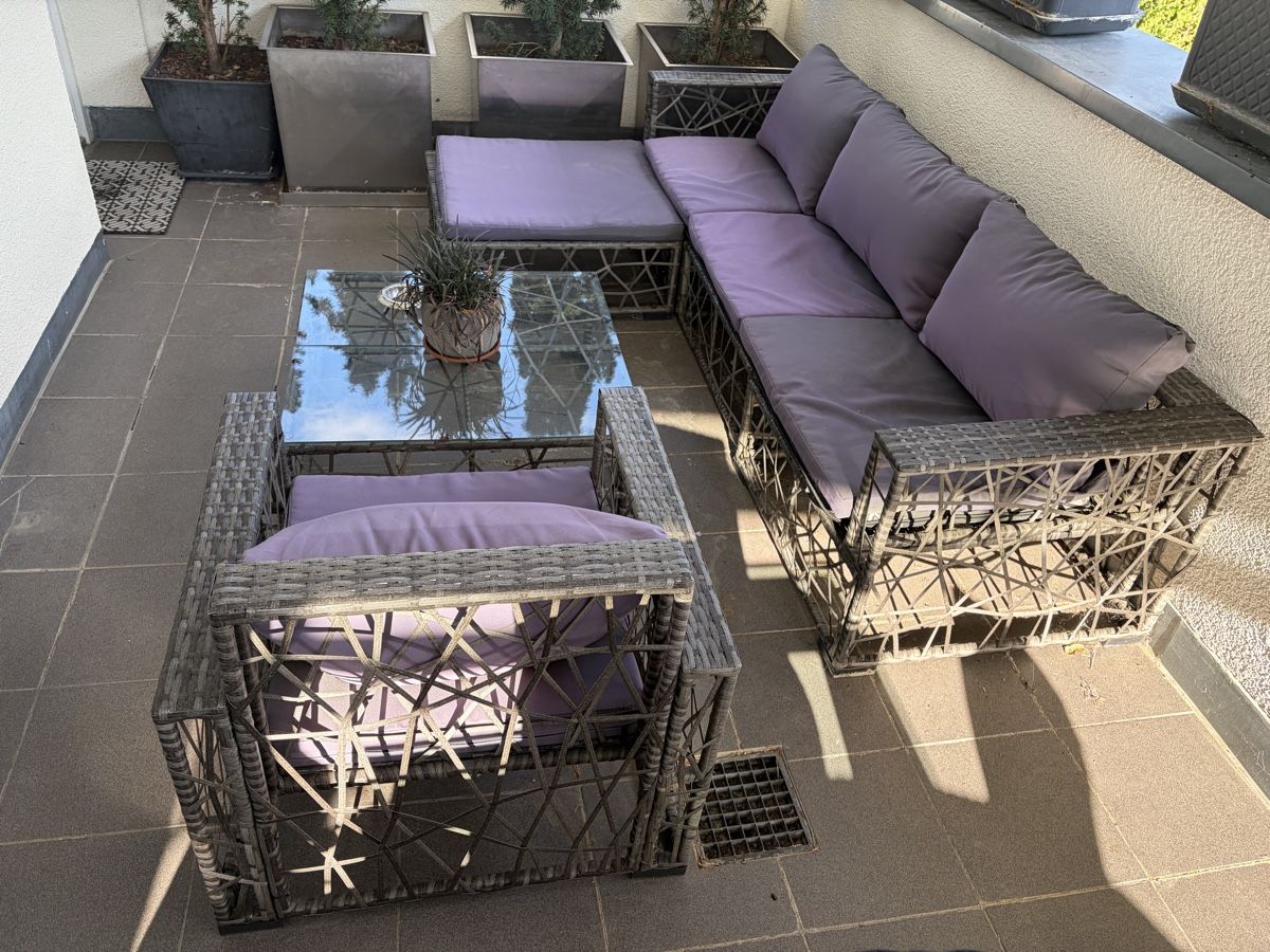 Sofas: Lounge-Set aus Polyrattan mit Glastisch – D'occasion à Untersiggenthal par Levin86