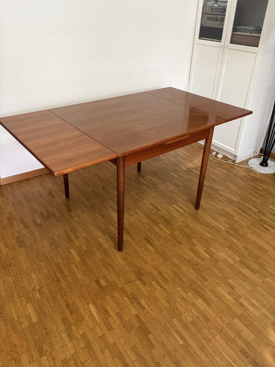 Tavoli: Magnifique table en Tech vintage  – Usato da petit lancy venduto da FerreiraLuis