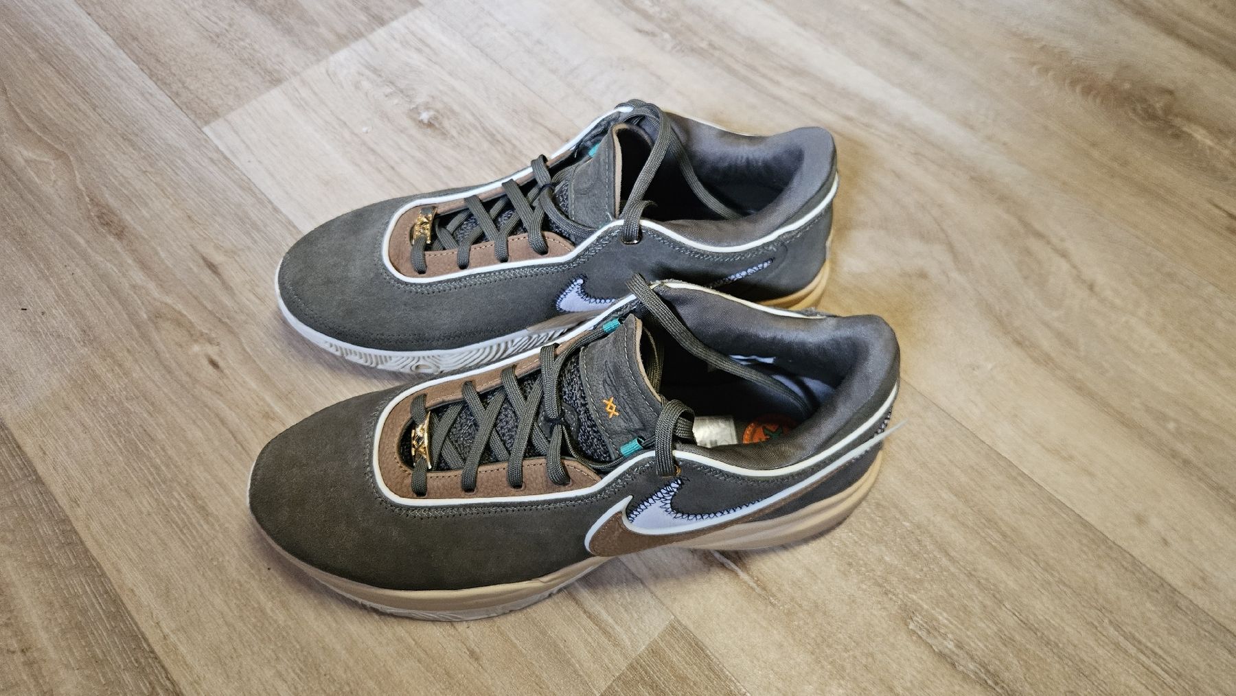 Nike Scarpe da uomo: Nike LeBron 20 Olive Green – Nuovo (secondo la descrizione) da Chemin venduto da jer_qh2w
