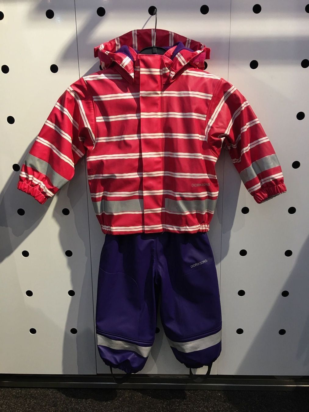 Giacche & Cappotti: DIDRIKSON KINDER REGENANZUG.       GR.80 – Nuovo e nell'imballaggio originale da Zürich venduto da LIQUIDATOR.CP