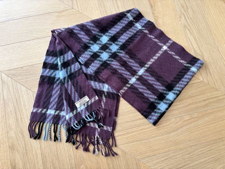 BURBERRY 100% cashmere scarf