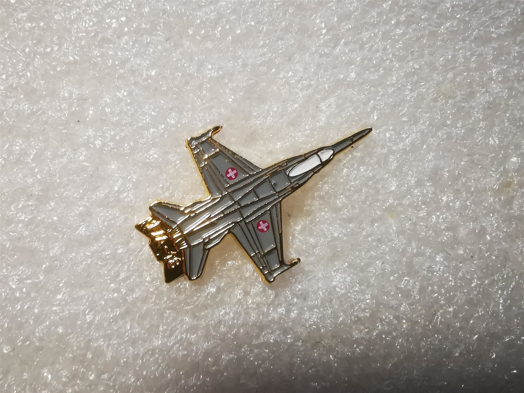 Placchette & Badge: Ansteckpin 59: F/A 18 – Usato da Oppligen venduto da Pin-Fall-Shop