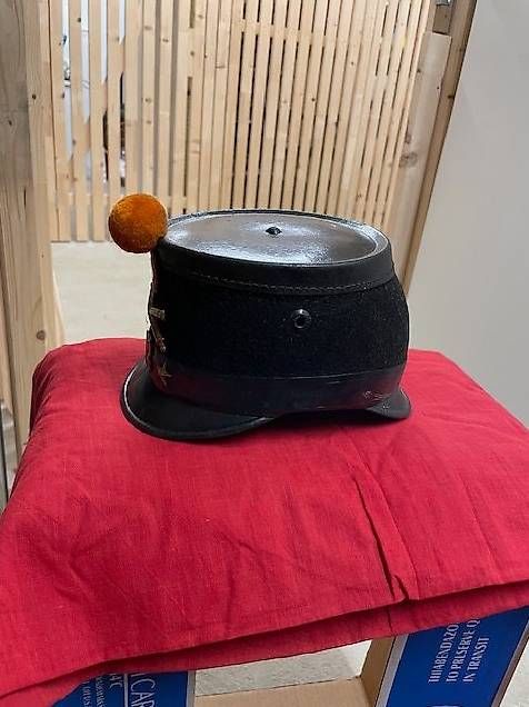 Schweizer Armee Copricapi, berretti & cappellini: Coiffure militaire Suisse shako – Usato da Colombier NE venduto da Boy48 1