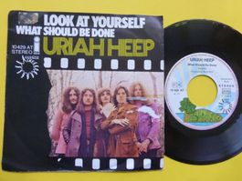 Uriah Heep – Look At Yourself