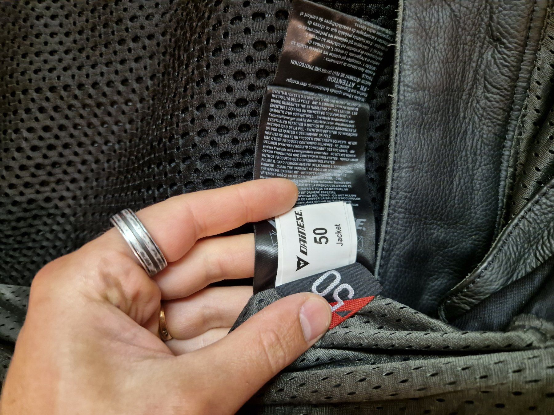 Dainese Giacche: Dainese Lederkombi Grösse 50 2 Teiler – Usato da Benken SG venduto da Sherco-01 2