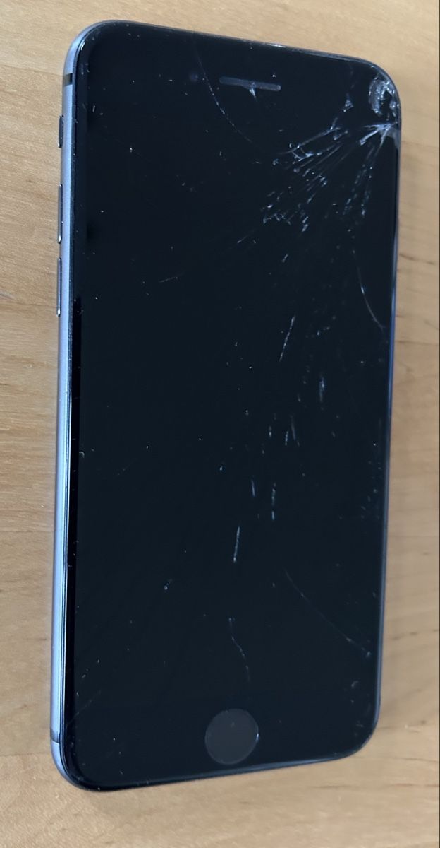 Apple Telefoni cellulari / Smartphones: Apple iPhone 8 64GB Black 76% Maximum Battery Capacity – Usato da Zürich venduto da Sophie0569 3