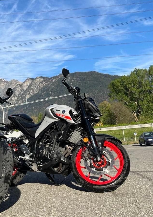 Yamaha Strada: Yamaha Mt 03 tiefergelegt – Usato da Chur venduto da hue_g2qg