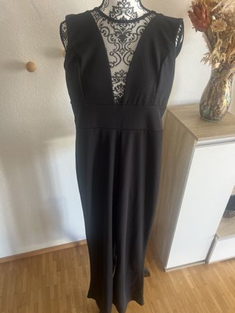 Jumpsuit schwarz mit Spitzeneinsatz