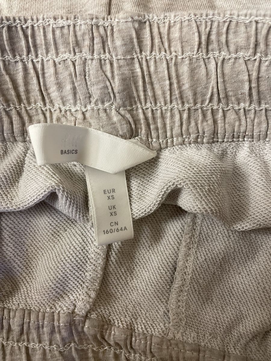 H&M Pantalons: Basic Shorts XS Damen Beige – D'occasion à Dittingen par nje_9nlt 2