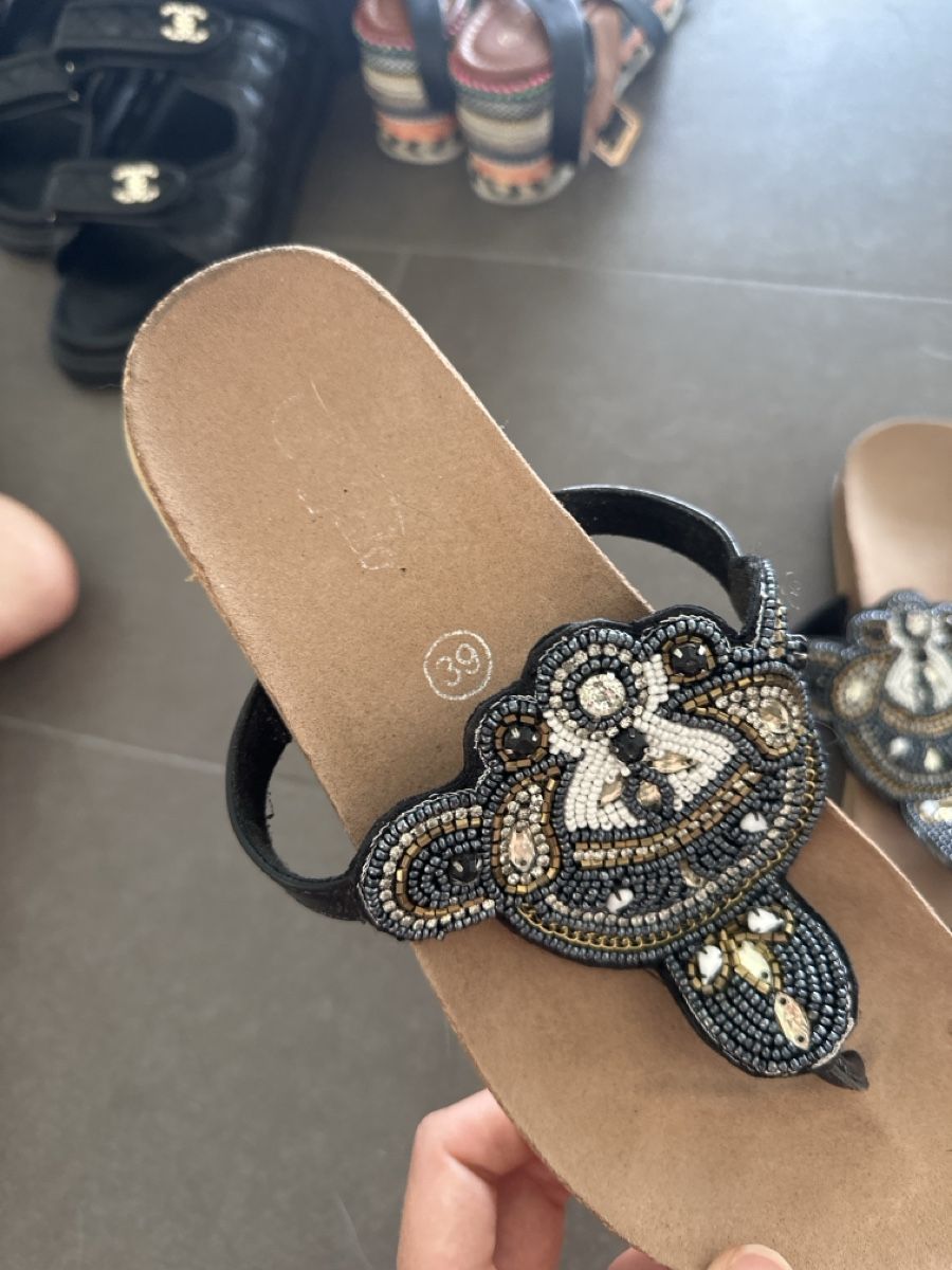Buffalo Scarpe da donna: Sandalen mit Perlen Grösse 39 gebraucht – Usato da Zug venduto da a.marryl 2