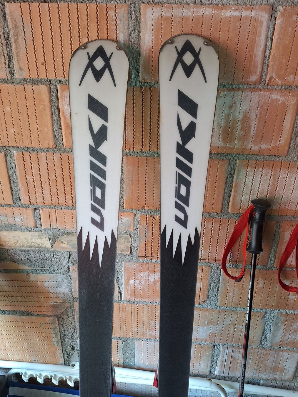 Skis: Völkl Ski mit Stöcken – D'occasion à Ittigen par Michel0120 3