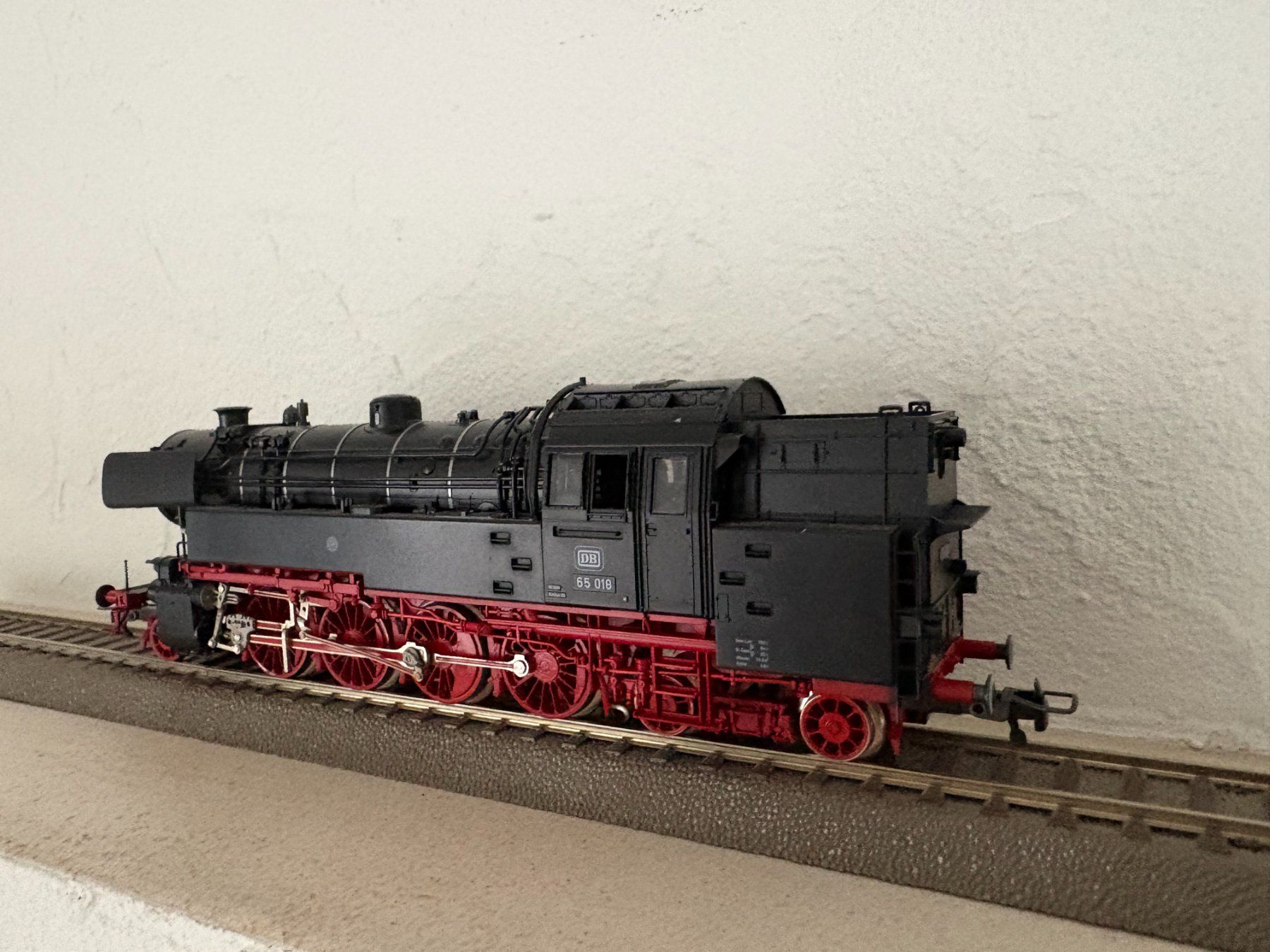 Fleischmann Modellini di ferrovie: Fleischmann DB Dampflok Br 65, Wechselstrom Digital, Neu ! – Nuovo (secondo la descrizione) da Dietikon venduto da Lascodi 1