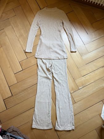 Zweiteiler beige kuschelig (Pulli + Hose) 34