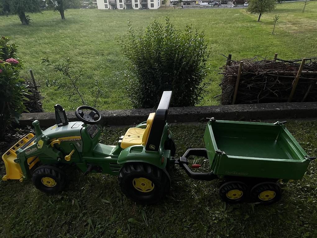 Véhicules pour enfants: John Deere Trettraktor mit Anhänger – D'occasion à Root par diala3