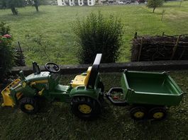 John Deere Trettraktor mit Anhänger