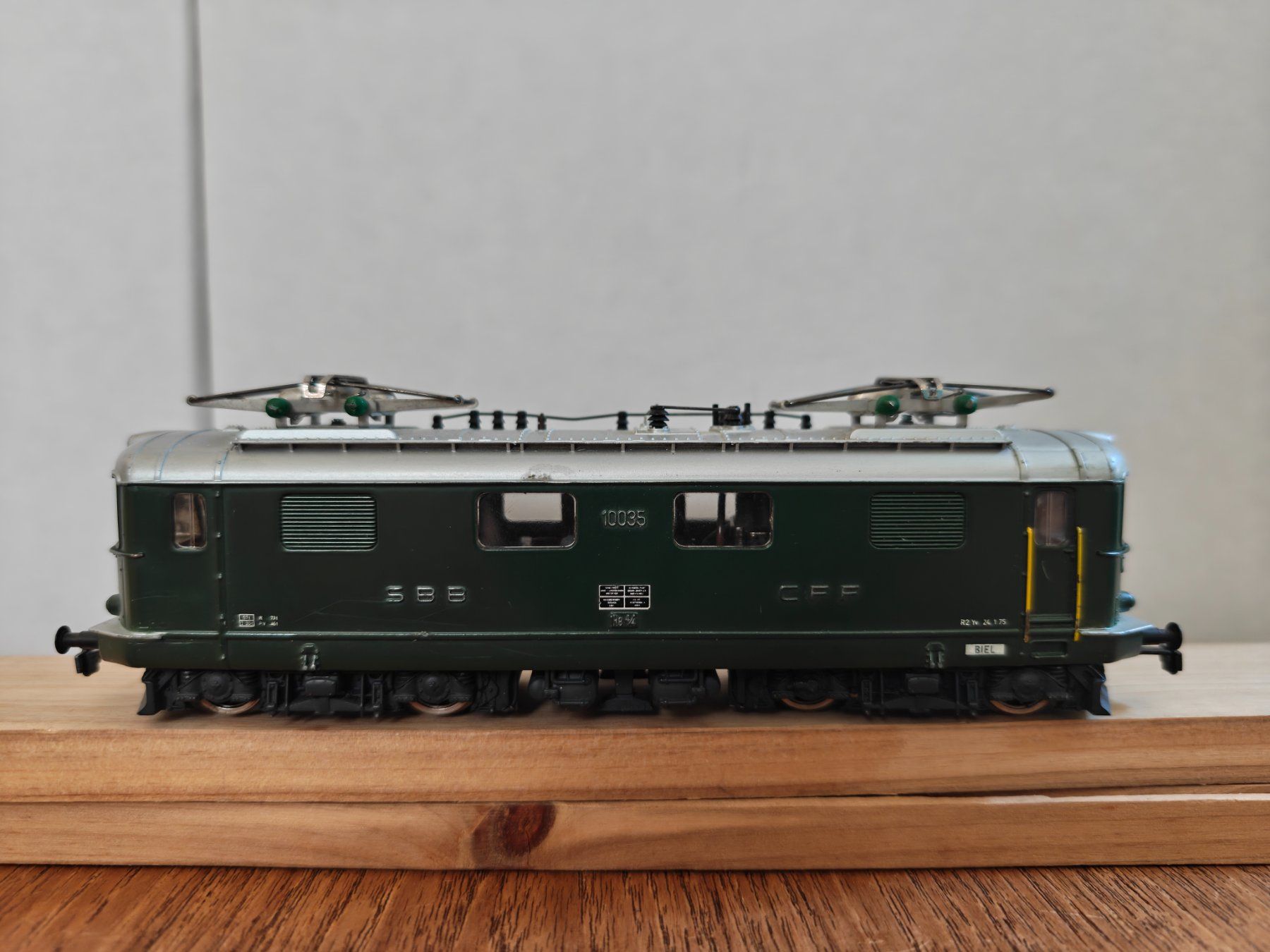Hag Modelleisenbahnen: Hag 221 Re 4/4 I, analog – Gebraucht aus Bern von JGBahn